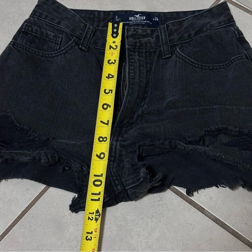 Hollister Women Black Denim Distressed Ultra High rise Vintage Shorts 3’ size‎ 0